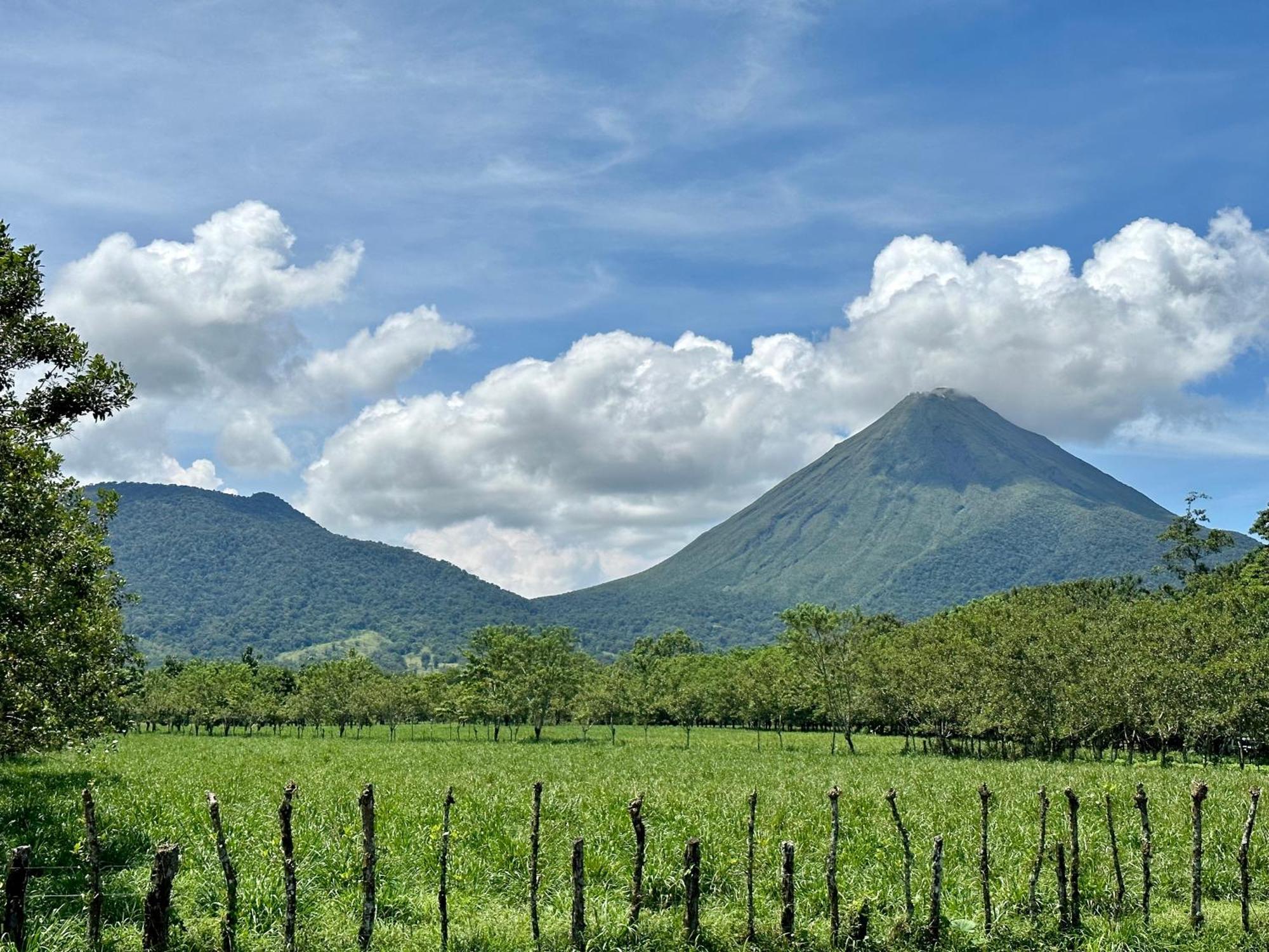 Oasis Arenal Villa Pool & Arenal Volcano View La Fortuna Exterior photo